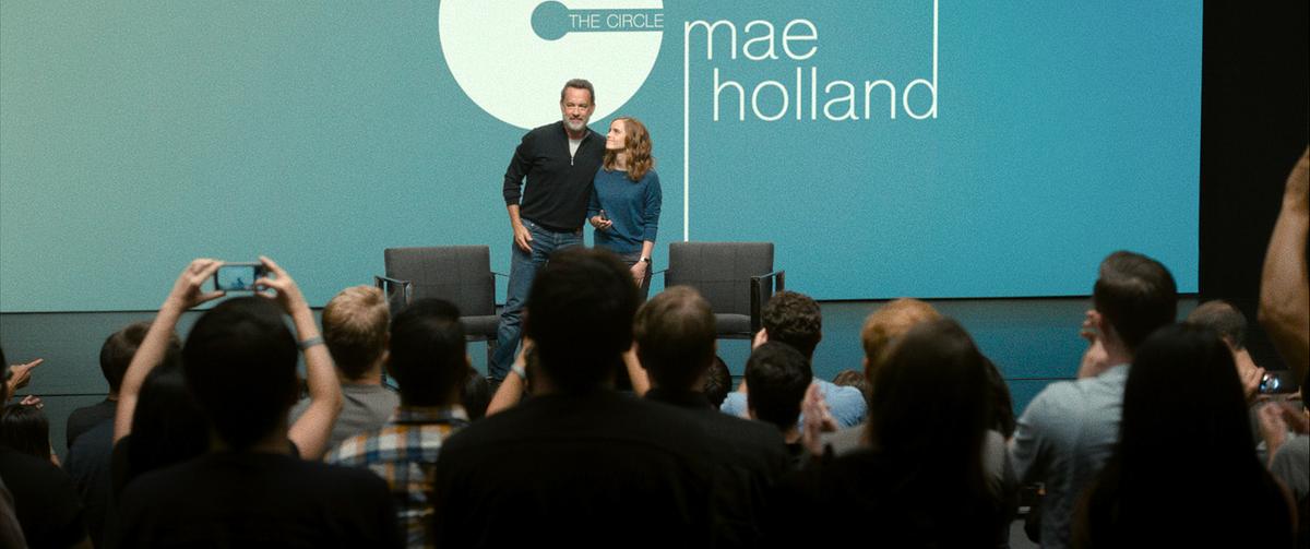 Im Bild: Emma Watson (Mae Holland), Tom Hanks (Eamon Bailey).