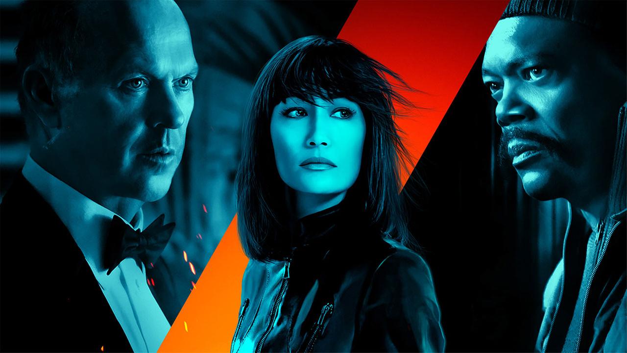 © ORF/Leonine Studios Fotomontage - Michael Keaton im Anzug, Maggie Q mit Lederjacke in der Mitte und Samuel L. Jackson mit Jacke Strickmütze