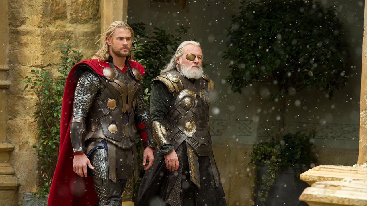 Im Bild: Chris Hemsworth (Thor), Anthony Hopkins (Odin).