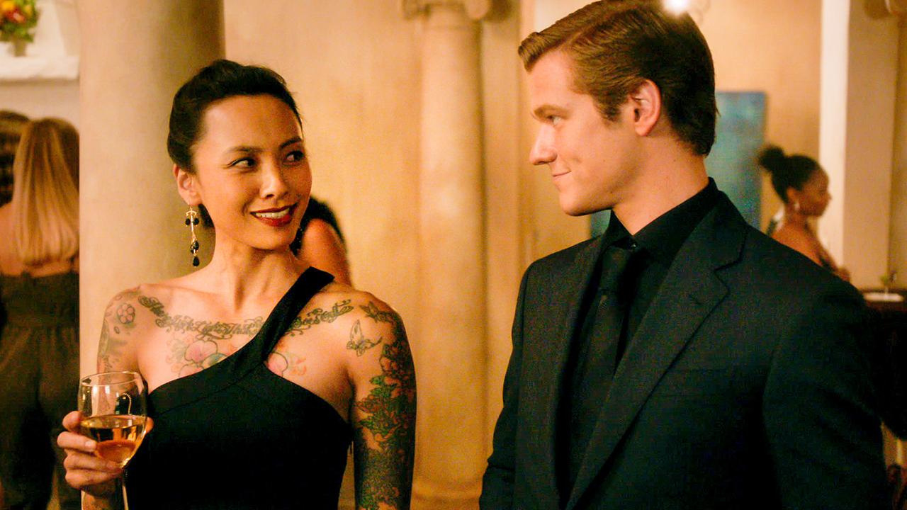 © ORF/PRO7/CBS Im Bild: Levy Tran (Desi Nguyen), Lucas Till (Angus MacGyver).