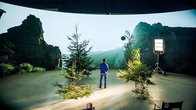 © ORF/AÖF Virtual Stage mit Tannenbäumen im HQ7 beim Dreh zum Film "Eklipse"