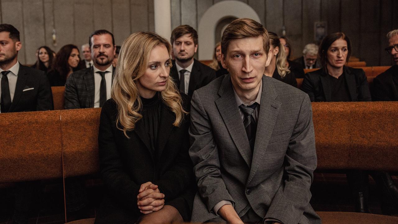 "Uhudler Verschwörung – Ein Stinatz Krimi": Sabrina Reiter (Lisa Sifkovits), Lukas Walcher (Hannes)