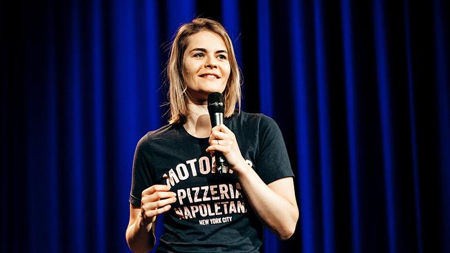 Verstehen Sie Spaß?: Voll verladen oder als Lockvogel am Start? Comedian Hazel Brugger mischt bei "Verstehen Sie Spass?" mit.