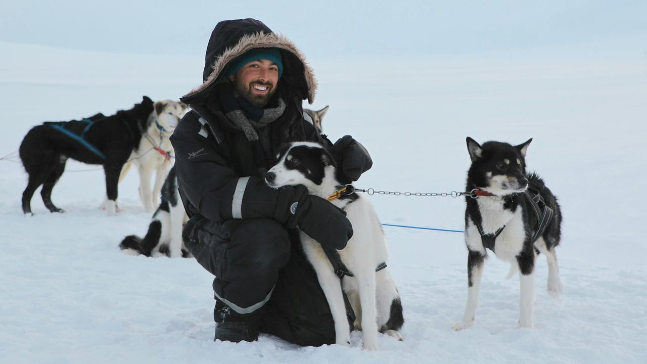 Im Bild: Dr. Derek Muller mit Huskies in Norwegen.