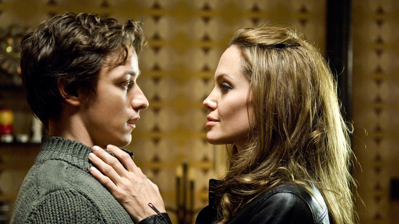 Im Bild: James McAvoy (Wesley Gibson), Angelina Jolie (Fox).