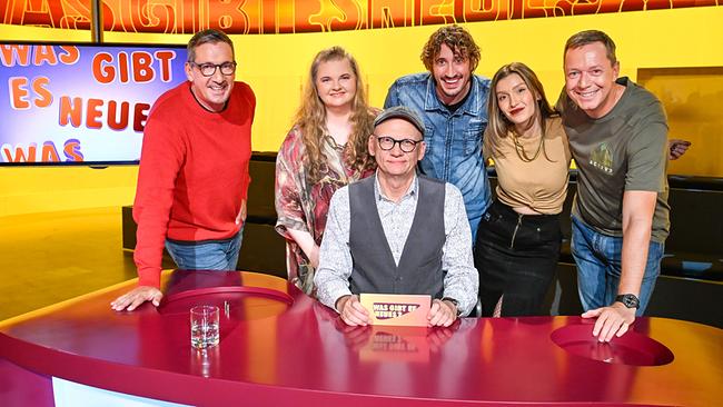 Viktor Gernot, Ulrike Beimpold, Oliver Baier, Berni Wagner, Marina Lacković und Alex Kristan im "Was gibt es Neues?"-Studio