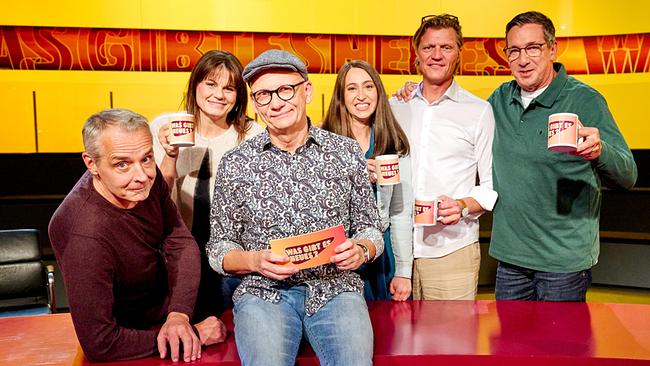 Gruppenfoto mit Thomas Maurer, Eva Maria Marold, Oliver Baier, Lydia Prenner-Kasper, Gery Seidl und Viktor Gernot im "Was gibt es Neues?"-Studio