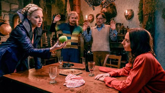 "Weber & Breitfuß – Im Wald": Nina Proll (Königin), Alfred Dorfer (Weber), Roland Düringer (Breitfuß), Julia Edtmeier (Schneewittchen)