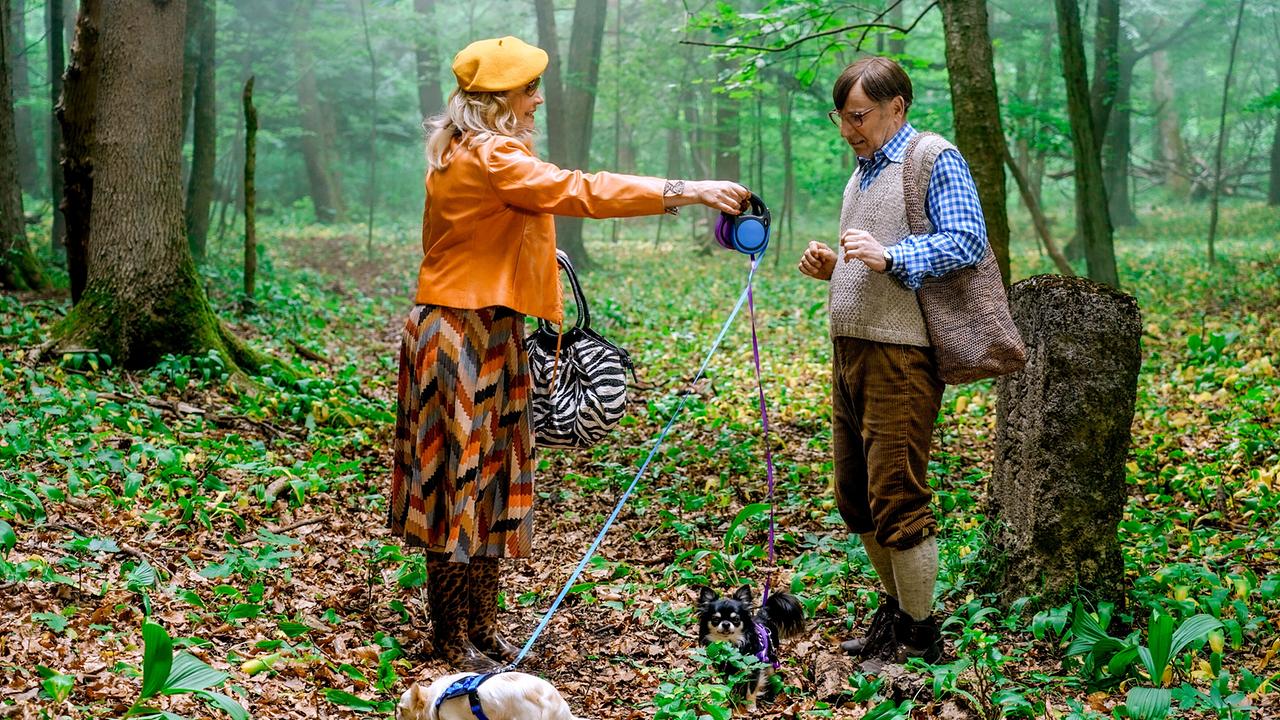 "Weber & Breitfuß – Im Wald": Monica Weinzettl (Hundebesitzerin), Roland Düringer (Breitfuß)