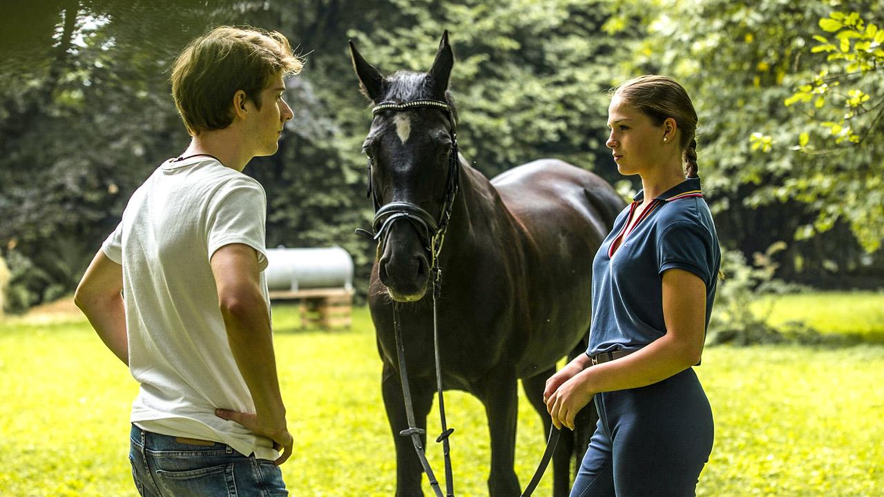 Julius Hotz (Tom Thorsteeg), Henriette Morawe (Vanessa)