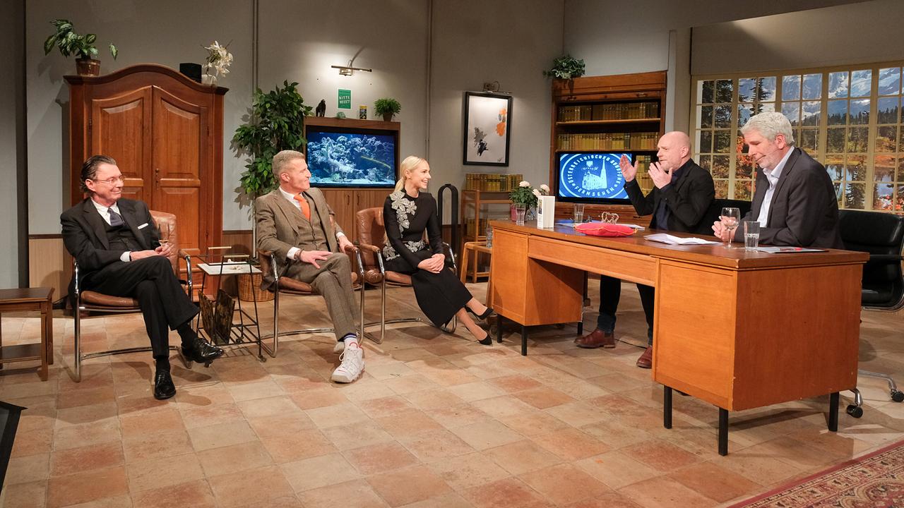 © ORF/Hans Leitner Willkommen Österreich mit Stermann & Grissemann: Martin Suter, Benjamin von Stuckrad-Barre, Silvia Schneider, Christoph Grissemann, Dirk Stermann