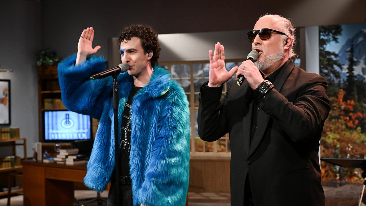 COSMÓ und Georgij Alexandrowitsch Makazaria performen im "Willkommen Österreich"-Studio zum Song "Tanzschein"