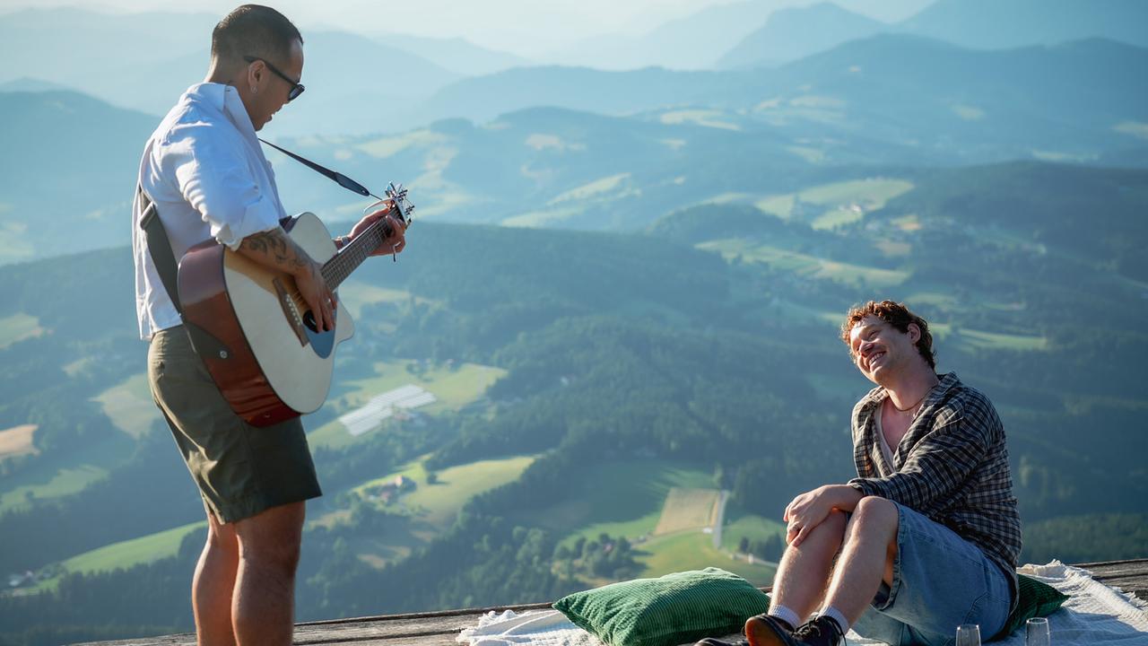 "Willst Du mit mir gehen?": Single Christopher genießt ein Privatkonzert von Kandidat Jason