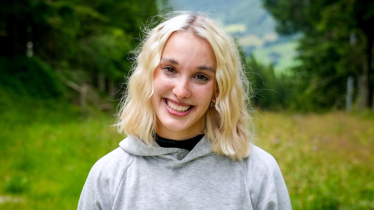 "Willst Du mit mir gehen?" am 17.10.2025: Singer-Songwriterin Ina aus Salzburg möchte bald Lieder über ihre große Liebe schreiben.