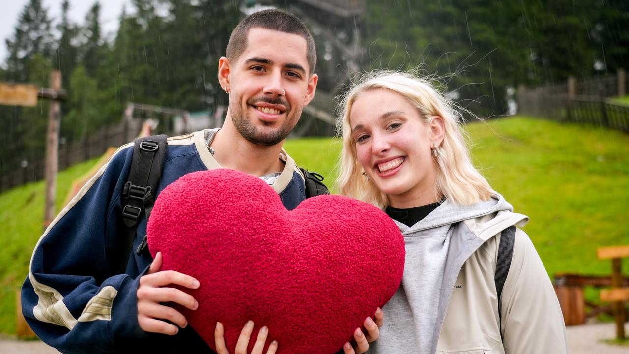 "Willst Du mit mir gehen?" am 17.10.2025: Kandidat Adriano und Single Ina folgen ihrem Herzen.