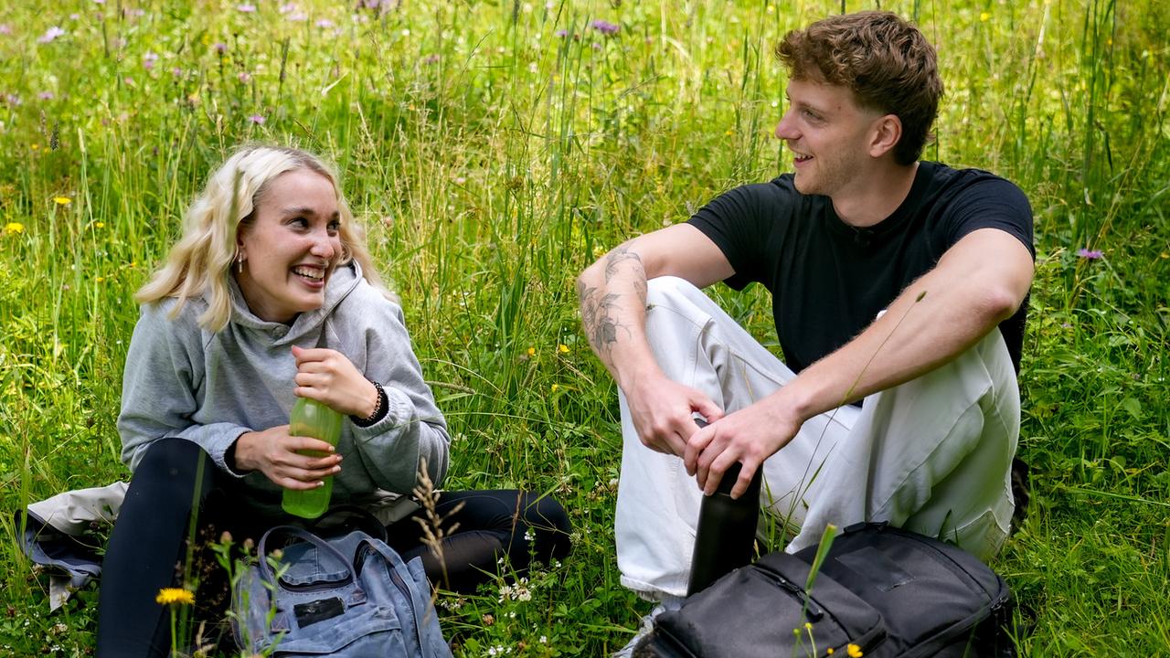 "Willst Du mit mir gehen?" am 17.10.2025: Zeit zu zweit für Single Ina und Kandidat Maximilian. Schmetterlinge nicht nur auf der Blumenwiese, sondern auch im Bauch?