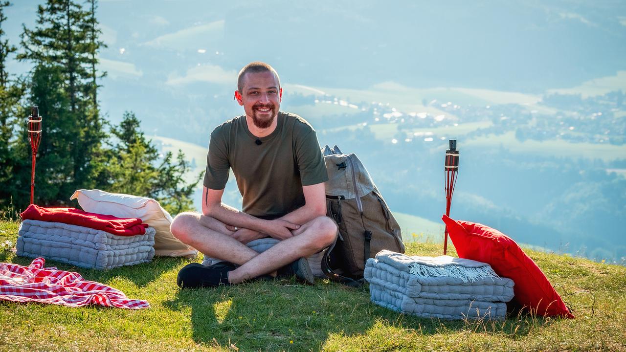Willst Du mit mir gehen?: Kandidat Franz wartet am Gipfel auf seine Konkurrenten.
