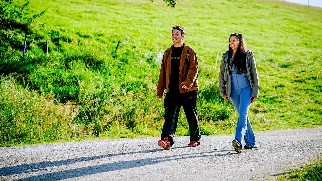© ORF/TVfriends Single Pablo und Kandidatin Isabel lernen sich wandernd kennen