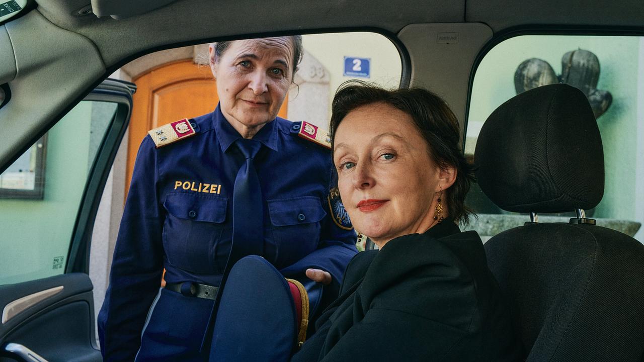 "Zu neuen Ufern": Maria Hofstätter (Grete Öller), Regina Fritsch (Eflriede Eder)