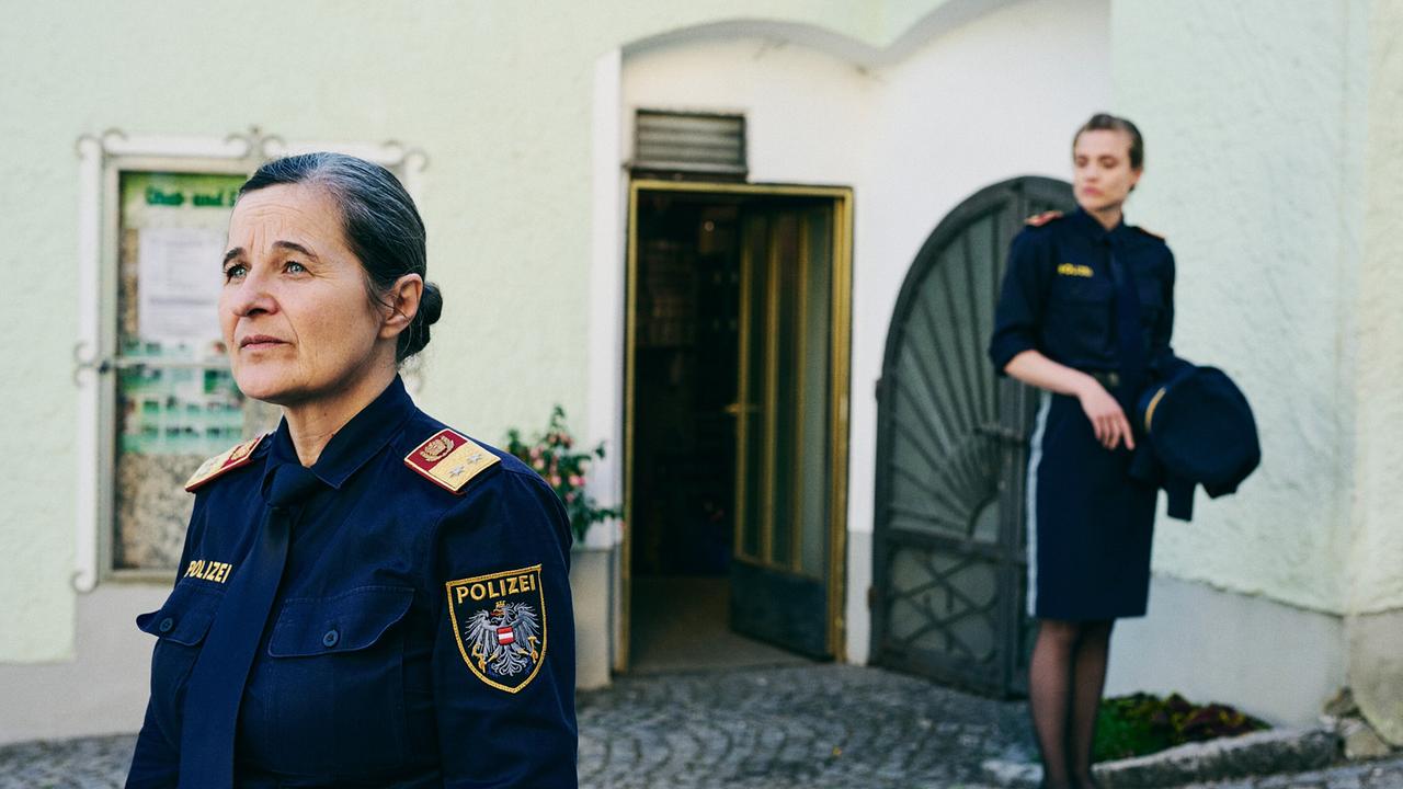 "Zu neuen Ufern": Maria Hofstätter (Grete Öller), Miriam Fussenegger (Lisa Nemeth)