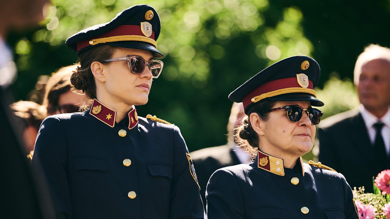 "Zu neuen Ufern": Miriam Fussenegger (Lisa Nemeth), Maria Hofstätter (Grete Öller)