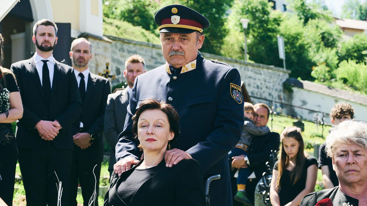 "Zu neuen Ufern": Regina Fritsch (Elfriede Eder), Karl Fischer (Hans Eder)