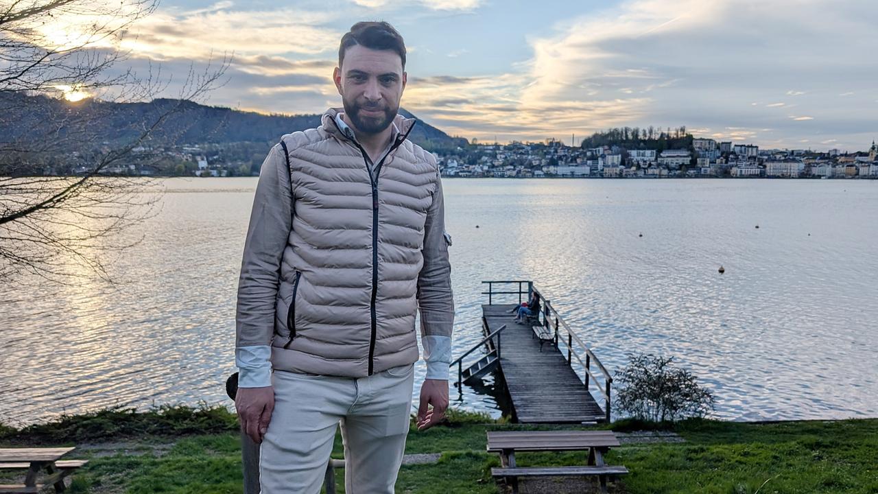 "10 Jahre Flüchtlingskrise – Die Zerreißprobe": Der Syrer Hasan arbeitet in Oberösterreich als Busfahrer