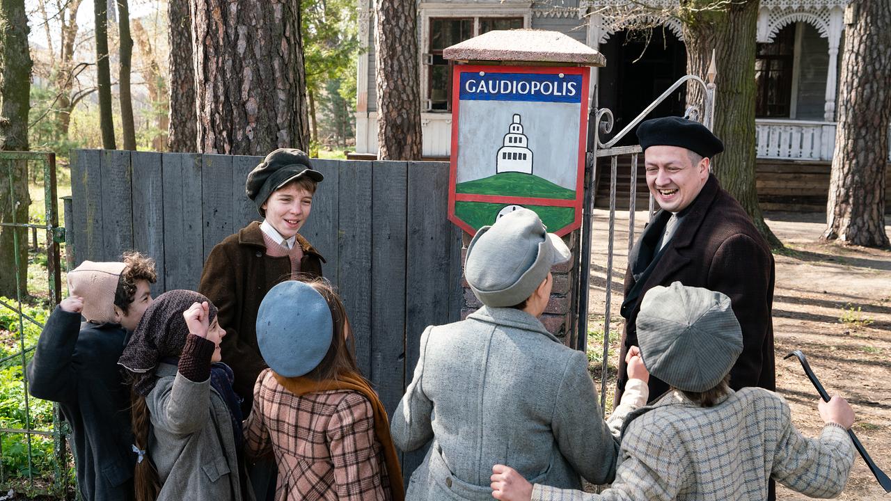 Kinder und Gábor Sztehlo gründen Gaudiopolis