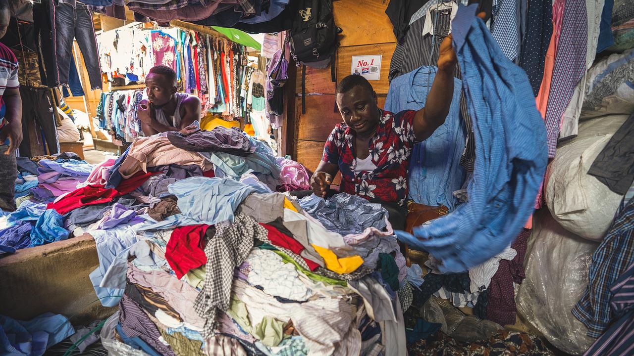 Der Second-Hand-Kleidungsmarkt hat in Ghanas Hauptstadt Accra 