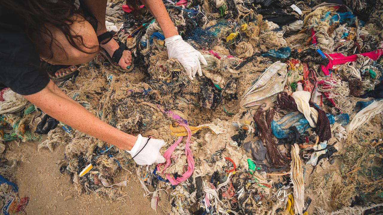 Der Altkleidermarkt führt in Ghana zu riesigen Müllbergen, der Strände und Küsten verschmutzt