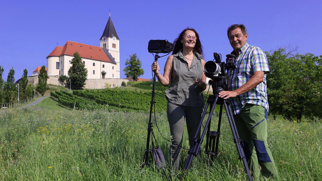 Regisseurin Waltraud Paschinger und Kameramann Franz Posch bei Dreharbeiten in Sankt Anna am Aigen.