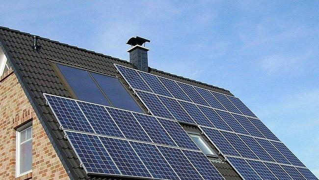 Strom von Dächern: Der schwierige Ausbau der Sonnenenergie 