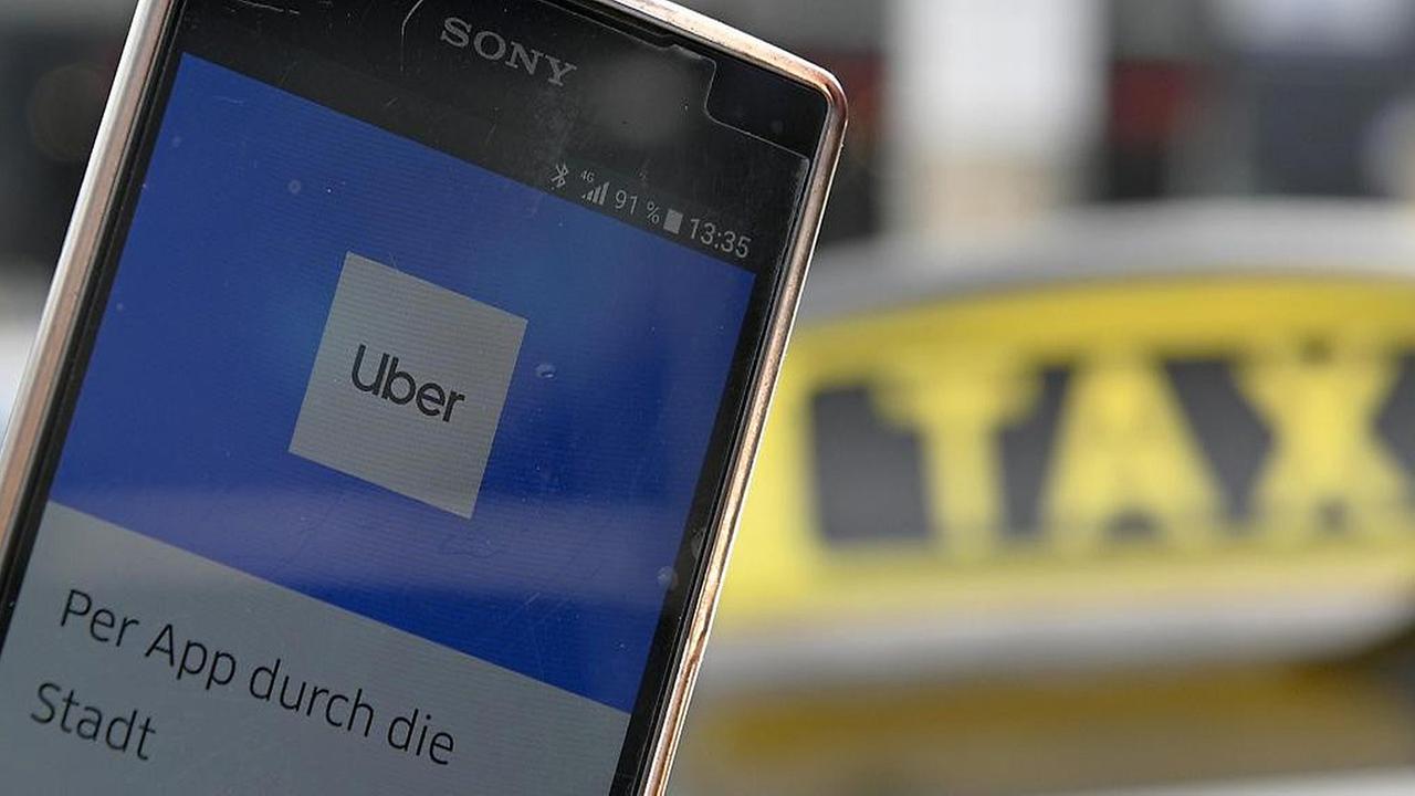 Mit allen Mitteln: Wie sich der Fahrdienstleister Uber gegen die Taxler in Österreich durchgesetzt hat
