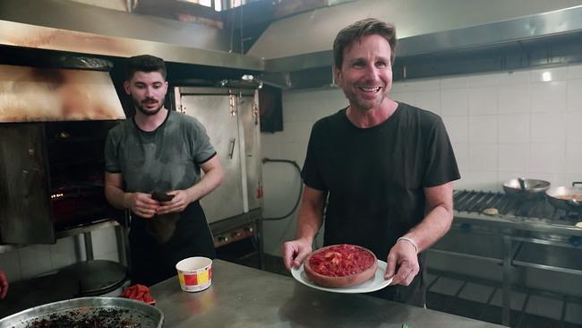 Im Restaurant von Moneer Abu Hasira lernt ORF Korrespondent Tim Cupal, wie man Sibidya kocht, ein traditionelles Garnelen-Gericht aus Gaza.
