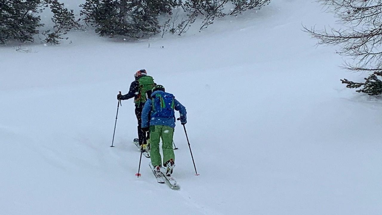 Streit um Piste: Skitourengeher als Wirtschaftsfaktor oder Trittbrettfahrer?