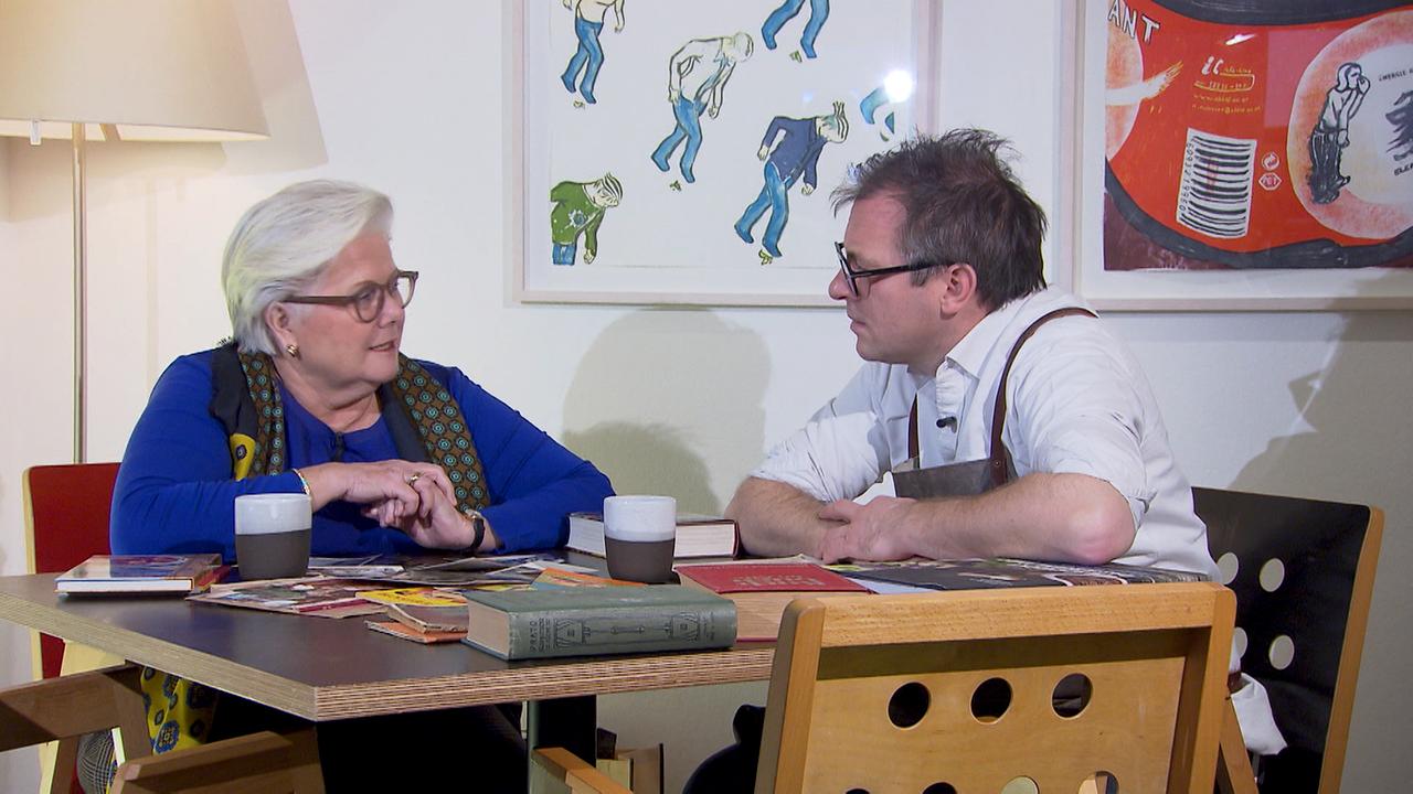 © ORF Historikern Susanna Steiger-Moser und der Koch Max Stiegl sitzen an einem Tisch und sprechen über das Thema Fleisgenuss im kulinarisch-historischen Kontext.