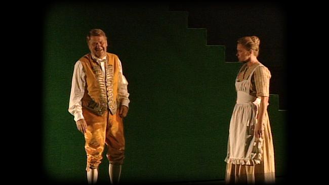 Der langjährie Intendant der Schlossspiele Kobersdorf Rudolf Buczolich mit Elisabeth Ofenböck in "Der Verschwender" von1996