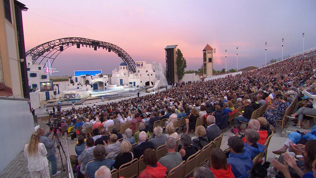 Die Seebühne in Mörbisch bei der Premiere von "Mamma Mia"