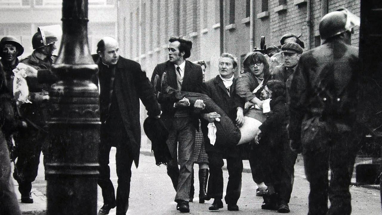 „Bloody Sunday“ - das legendäre Foto von Stanley Matchett zeigt den Schrecken und die Tragik des 30. Januar 1972 –ein traurige Höhepunkt des Nordirland-Konflikts