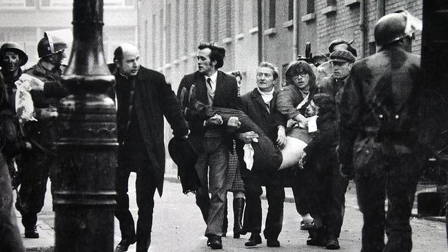 „Bloody Sunday“ - das legendäre Foto von Stanley Matchett zeigt den Schrecken und die Tragik des 30. Januar 1972 –ein traurige Höhepunkt des Nordirland-Konflikts