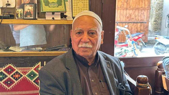 Kaffeehaus-Besitzer Muhammad Al-Kashly hat fünf Söhne im Krieg verloren. Die Zahl der zivilen Todesopfer wird auf 300.000 bis über eine Million geschätzt.