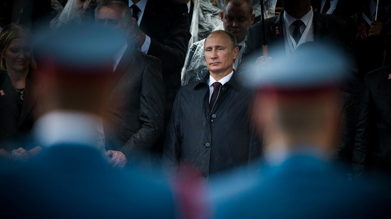 © ORF / ZDF/Dimitrije Ostojic Putin (M.) bei einer Militärparade in Belgrad 2016