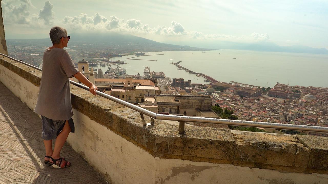 Cornelia Vospernik auf Castel Sant Elmo über der Stadt