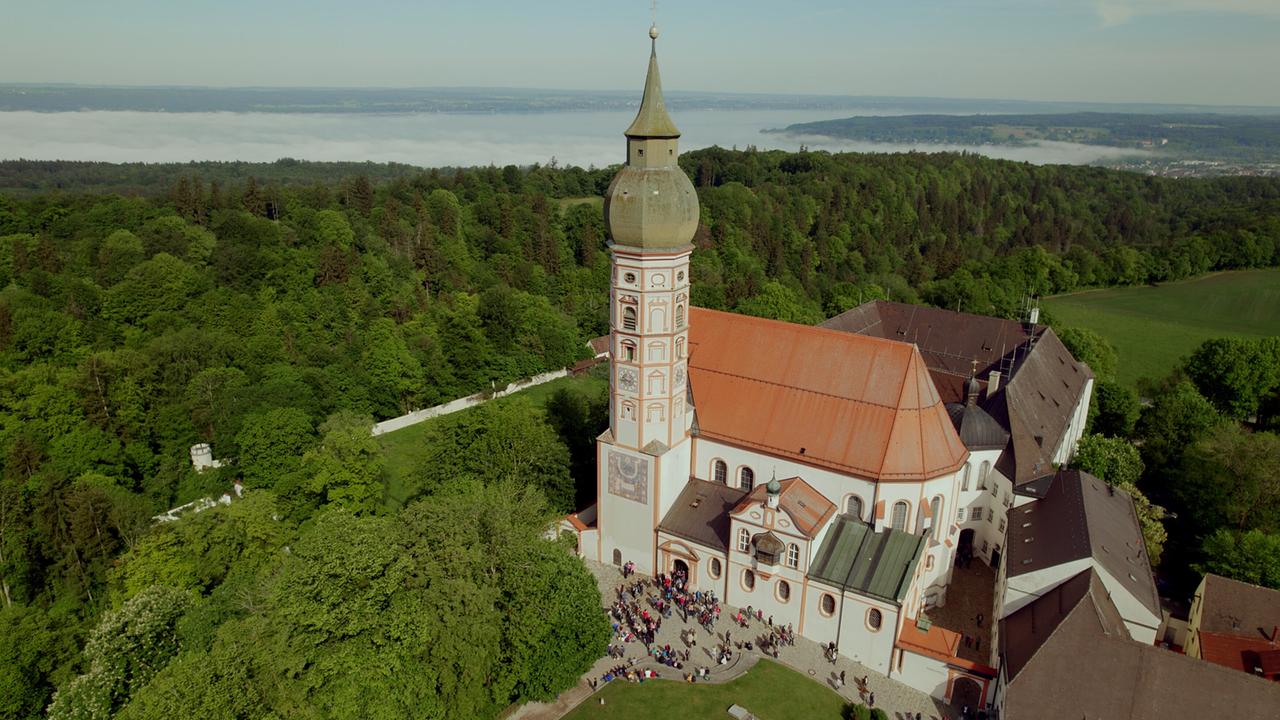 Blick auf das Kloster St. Andechs