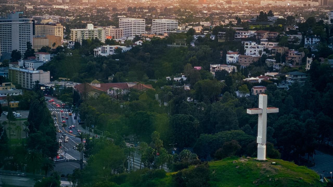 Das Hollywood Cross, in den Hollywood Hills in Los Angeles.