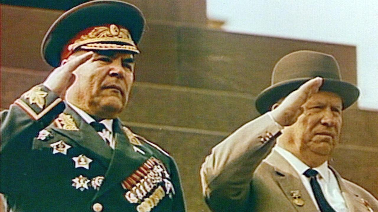Nikita Chruschtschow war 1960 auf Staatsbesuch in Österreich. In Wien gedachte er der bei der Befreiung Österreichs gefallenen Rotarmisten