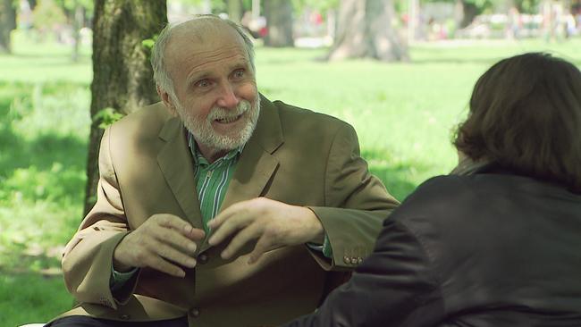 Dževad Karahasan beim Interview im Park