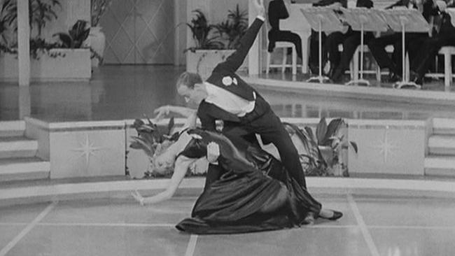 Ginger Rogers tanzt mit Fred Astaire