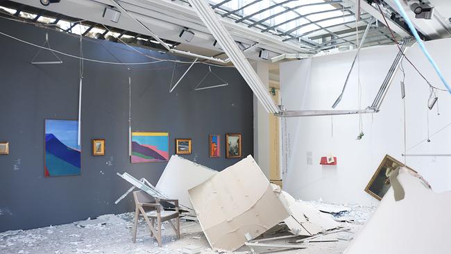Eingestürzte Ausstellungshalle