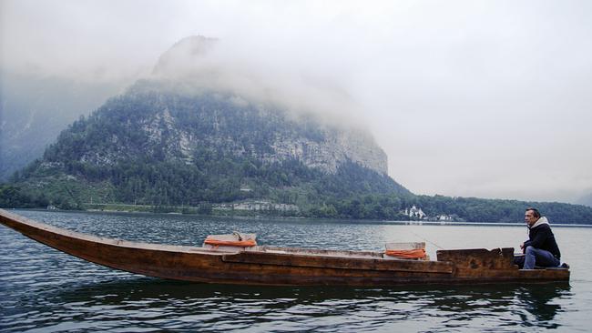 Hubert von Goisern bei einer Bootsausfahrt in Hallstatt
